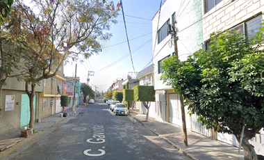 ¡Casa de Remate en Venta en La Col. Benito Juárez, Nezahualcóyotl!