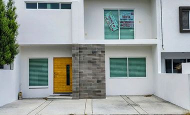 VENTA   CASA EN EL REFUGIO
