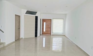 VENTA   CASA EN EL REFUGIO