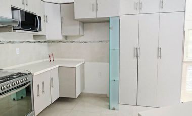VENTA   CASA EN EL REFUGIO