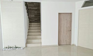 VENTA   CASA EN EL REFUGIO