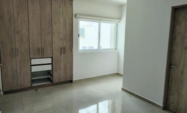 VENTA   CASA EN EL REFUGIO