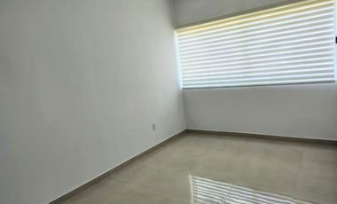 VENTA   CASA EN EL REFUGIO