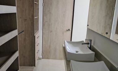 VENTA   CASA EN EL REFUGIO