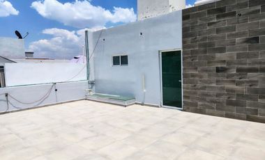 VENTA   CASA EN EL REFUGIO