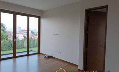 House and Lot for Sale in Alabang West Village at Las Piñas City