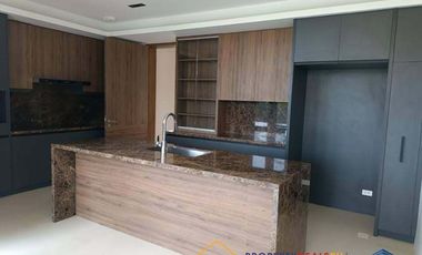 House and Lot for Sale in Alabang West Village at Las Piñas City
