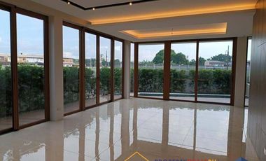 House and Lot for Sale in Alabang West Village at Las Piñas City