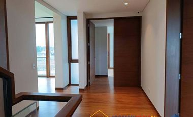 House and Lot for Sale in Alabang West Village at Las Piñas City