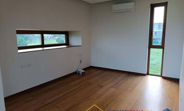 House and Lot for Sale in Alabang West Village at Las Piñas City