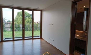 House and Lot for Sale in Alabang West Village at Las Piñas City