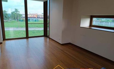 House and Lot for Sale in Alabang West Village at Las Piñas City