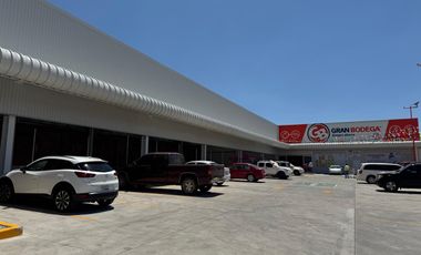 Renta Local Comercial en Plaza junto Gran Bodega, Izucar de Matamoros, Puebla