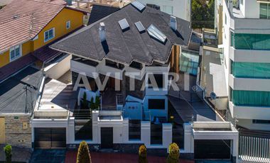 Casa en Venta en Altos de la Granda Centeno – Exclusiva, Amplia y con Piscina