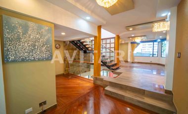 Casa en Venta en Altos de la Granda Centeno – Exclusiva, Amplia y con Piscina
