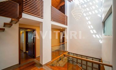 Casa en Venta en Altos de la Granda Centeno – Exclusiva, Amplia y con Piscina