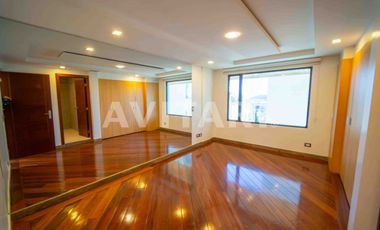 Casa en Venta en Altos de la Granda Centeno – Exclusiva, Amplia y con Piscina