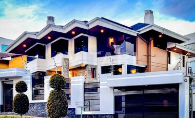 Casa en Venta en Altos de la Granda Centeno – Exclusiva, Amplia y con Piscina