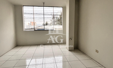 EN VENTA CASA DE 2 PISOS DE 383.33 MT EN PLENA AVENIDA   MARISCAL CASTILLA, MIRAFLORES, ZONA COMERCIAL Y ESTRATEGICA, CON 15 TIENDAS COMERCIALES Y DPT