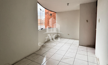 EN VENTA CASA DE 2 PISOS DE 383.33 MT EN PLENA AVENIDA   MARISCAL CASTILLA, MIRAFLORES, ZONA COMERCIAL Y ESTRATEGICA, CON 15 TIENDAS COMERCIALES Y DPT
