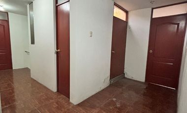 EN VENTA CASA DE 2 PISOS DE 383.33 MT EN PLENA AVENIDA   MARISCAL CASTILLA, MIRAFLORES, ZONA COMERCIAL Y ESTRATEGICA, CON 15 TIENDAS COMERCIALES Y DPT