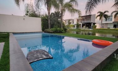 En alquiler lujosa y moderna casa amoblada vista al lago en Isla Mocoli, via a Samborondon