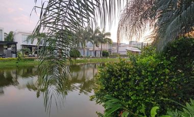 En alquiler lujosa y moderna casa amoblada vista al lago en Isla Mocoli, via a Samborondon