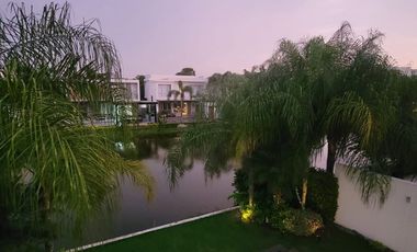 En alquiler lujosa y moderna casa amoblada vista al lago en Isla Mocoli, via a Samborondon