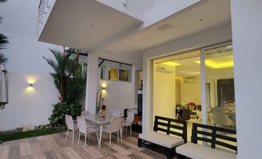 En alquiler lujosa y moderna casa amoblada vista al lago en Isla Mocoli, via a Samborondon