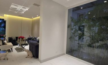 En alquiler lujosa y moderna casa amoblada vista al lago en Isla Mocoli, via a Samborondon