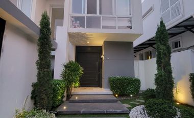 En alquiler lujosa y moderna casa amoblada vista al lago en Isla Mocoli, via a Samborondon