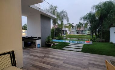 En alquiler lujosa y moderna casa amoblada vista al lago en Isla Mocoli, via a Samborondon