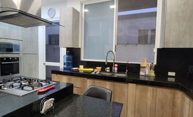 En alquiler lujosa y moderna casa amoblada vista al lago en Isla Mocoli, via a Samborondon