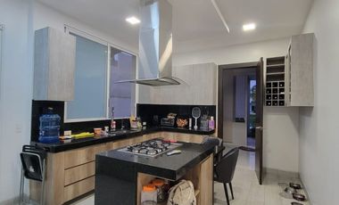 En alquiler lujosa y moderna casa amoblada vista al lago en Isla Mocoli, via a Samborondon