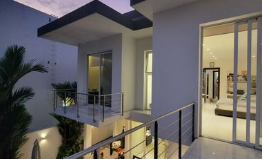 En alquiler lujosa y moderna casa amoblada vista al lago en Isla Mocoli, via a Samborondon