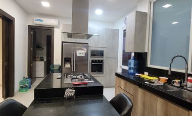 En alquiler lujosa y moderna casa amoblada vista al lago en Isla Mocoli, via a Samborondon