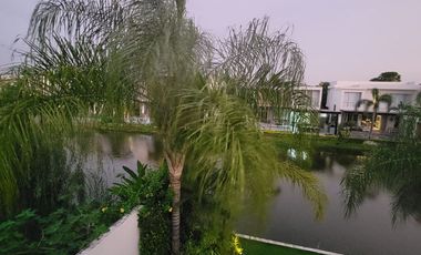 En alquiler lujosa y moderna casa amoblada vista al lago en Isla Mocoli, via a Samborondon