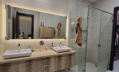 En alquiler lujosa y moderna casa amoblada vista al lago en Isla Mocoli, via a Samborondon