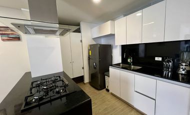Apto Amoblado fresco y amplio 2 BDR 2 BATH en emblamatica edificacion junto a los centros comerciales