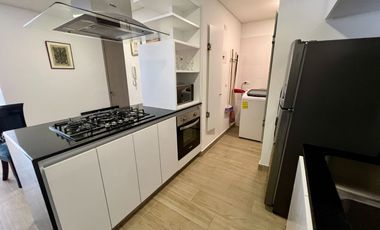 Apto Amoblado fresco y amplio 2 BDR 2 BATH en emblamatica edificacion junto a los centros comerciales
