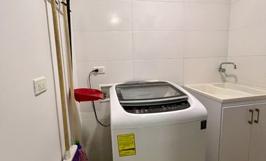 Apto Amoblado fresco y amplio 2 BDR 2 BATH en emblamatica edificacion junto a los centros comerciales