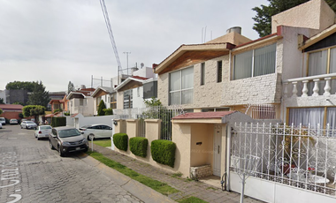 Casa en Venta Cerca a Centro comercial Heliplaza en Naucalpan
