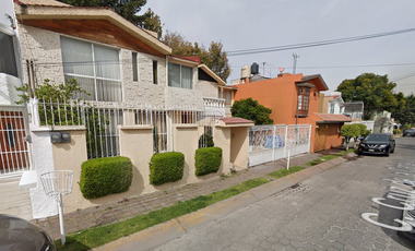 Casa en Venta Cerca a Centro comercial Heliplaza en Naucalpan