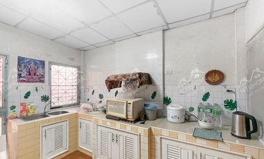 เกร็ดแก้วการ์เด้น 2 ปากเกร็ด ติดถนนติวานนท์ ใกล้ รร. ชลประทานฯ