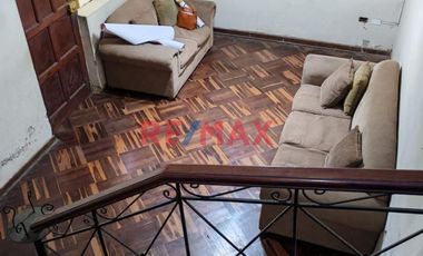 Venta de Casa Como Terreno en Sjm