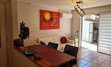 Gran casa en avenida principal, familia o empresa.