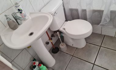 Gran casa en avenida principal, familia o empresa.