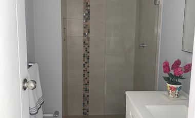 ARRIENDO APARTAMENTO FRENTE Al MAR