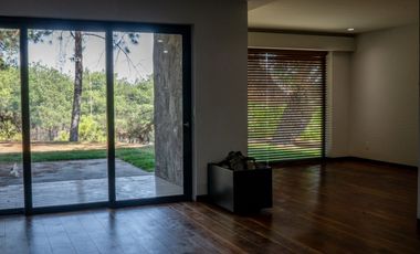 ¡Casa en club de golf Altozano!