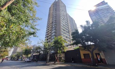 Oportunidad de Inversión, Vende Depto. 2 dormitorios con Estacionamiento. Metro Hospitales